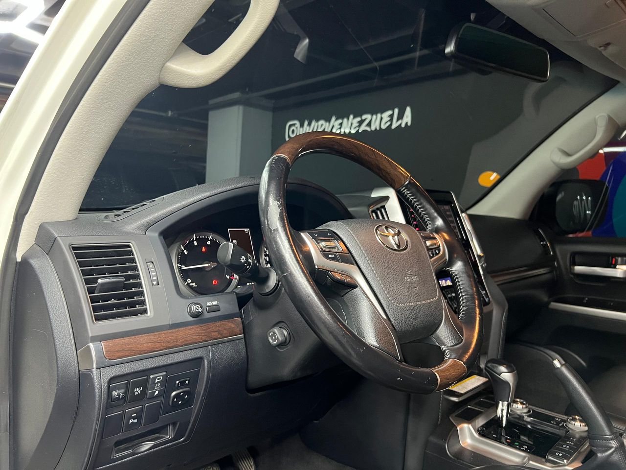 Toyota Land Cruiser V8 5.7 (LC200) – Año 2021