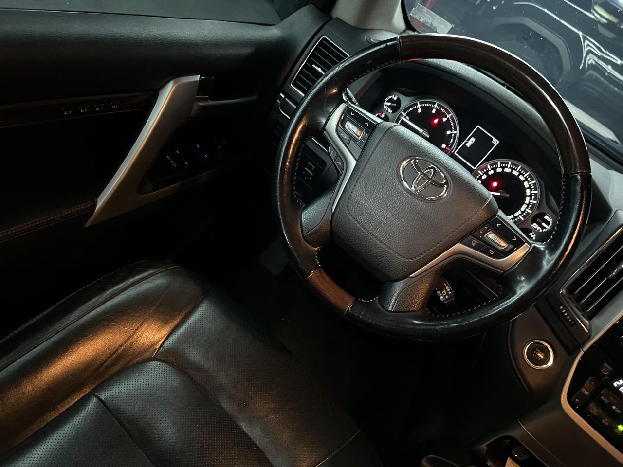 Toyota Land Cruiser V8 5.7 (LC200) – Año 2021