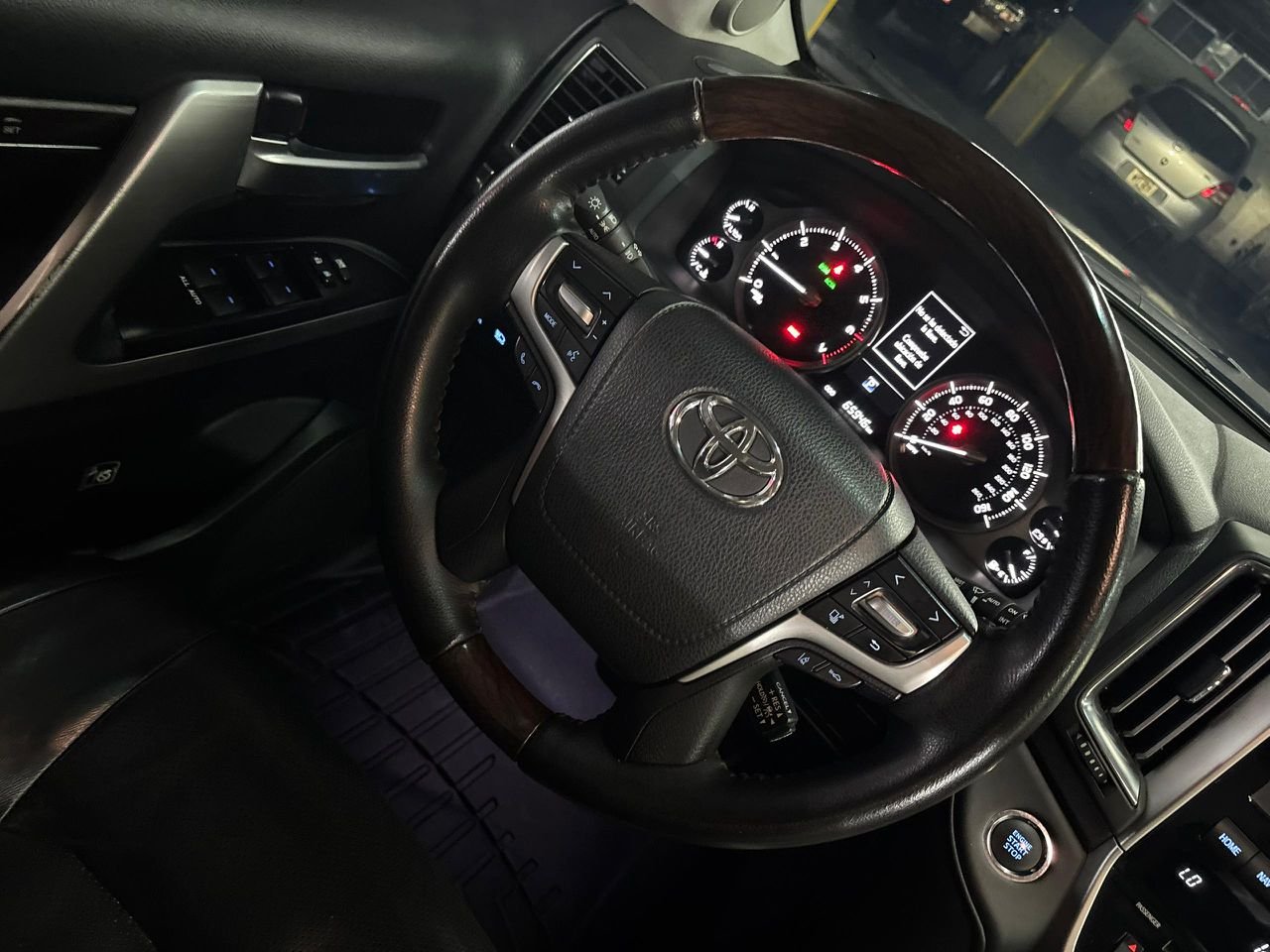 Toyota Land Cruiser V8 (LC200) – Año 2017