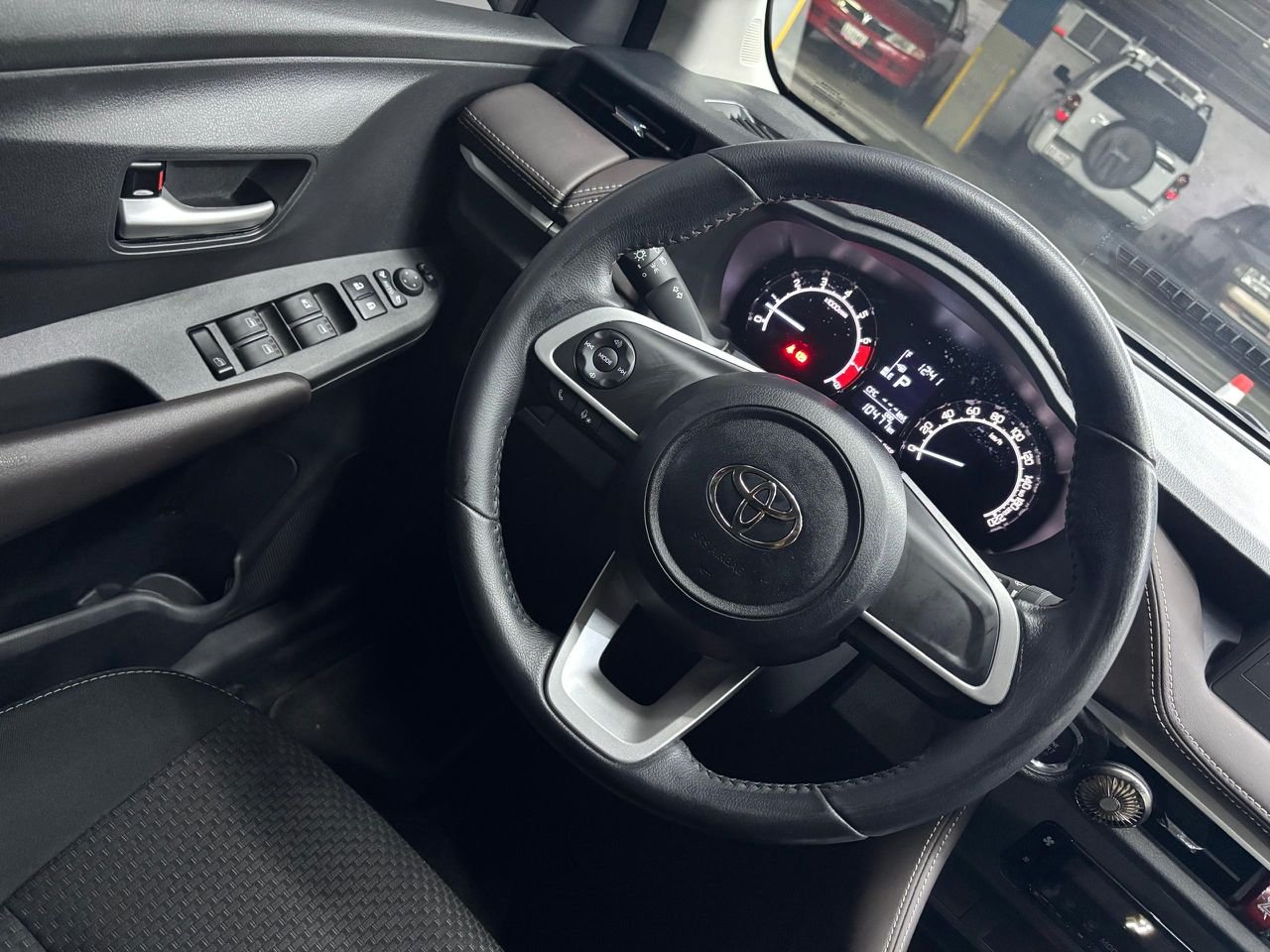 Toyota Yaris E – Año 2024