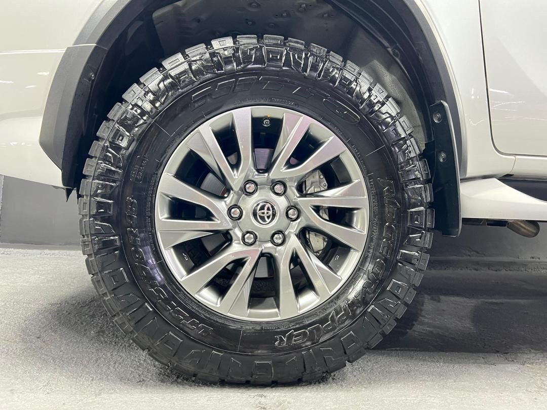 Toyota Fortuner VXR 4.0 V6 – Año 2025
