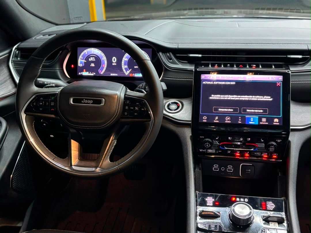 Jeep Grand Cherokee Overland – Año 2023