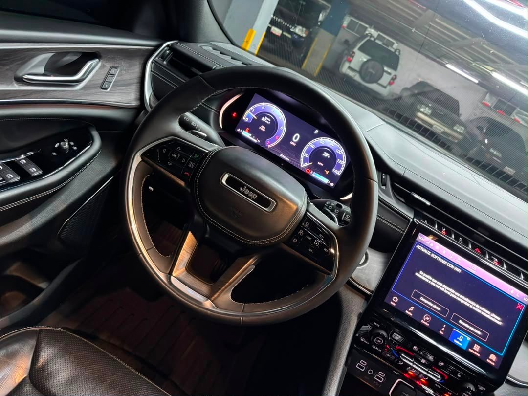 Jeep Grand Cherokee Overland – Año 2023