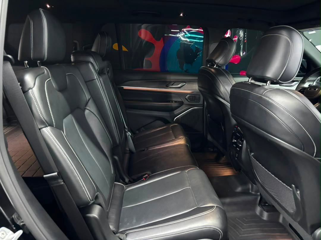 Jeep Grand Cherokee Overland – Año 2023